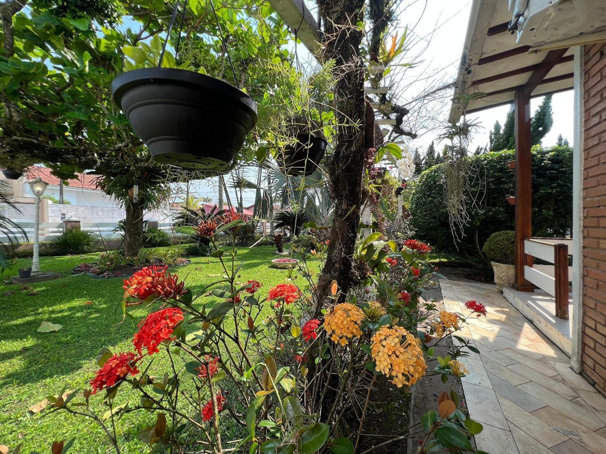 Casa Agradavel Com Piscina, A Poucos Passos Da Praia Peruíbe Zewnętrze zdjęcie